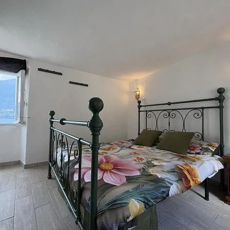 Tower House In A Medieval Village * デルヴィオ