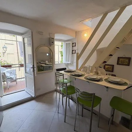 Tower House In A Medieval Village 別荘 *