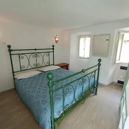 בית נופש Tower House In A Medieval Village